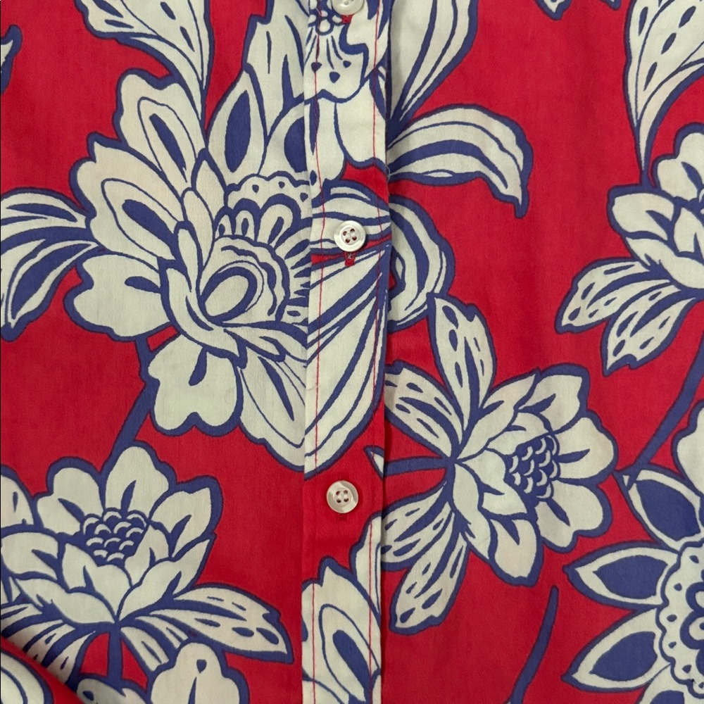 ⭐️Beautiful flowered button down - Picture 4 of 4